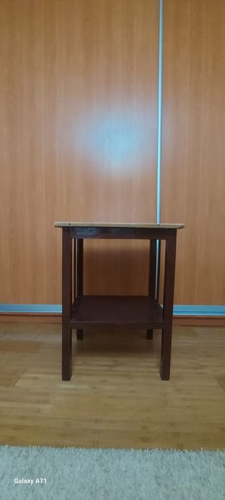 Высокий стол с двумя стульями