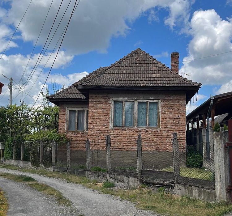 Casă cu e camere în Viisoara-zona centrala