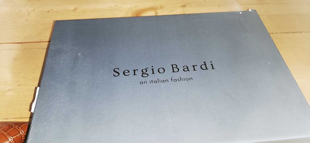 Чисто нови обувки-продават се спешно