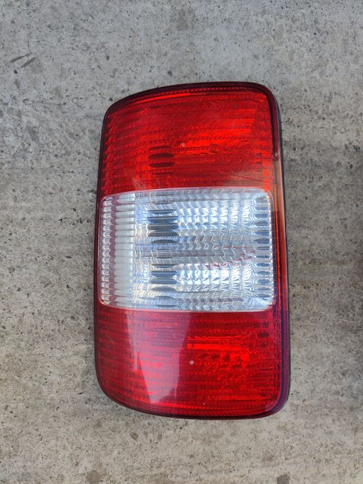 Tripla stop stanga dreapta VW Caddy 2K0 2008