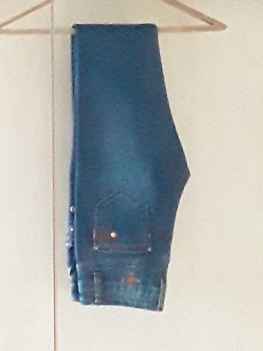 Новые джинсы с этикеткой