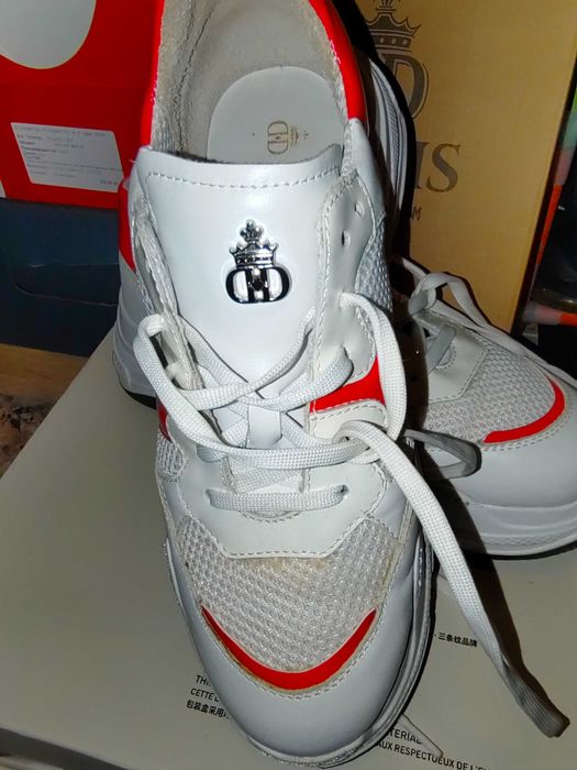 Дамски маратонки - бели