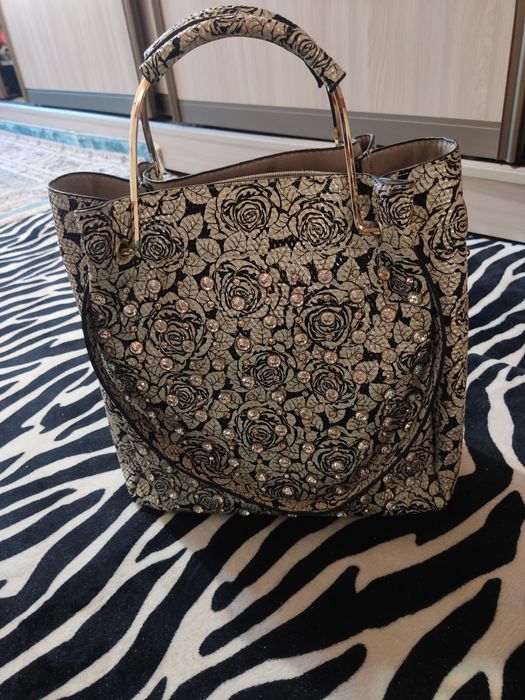 Продам сумку очень красивая