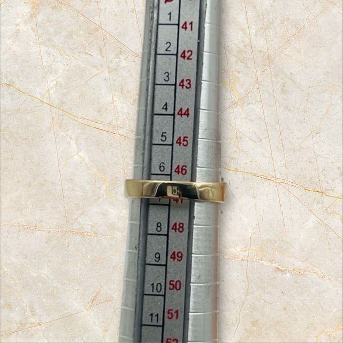 Луксозен златен пръстен 14К със сапфир и диаманти