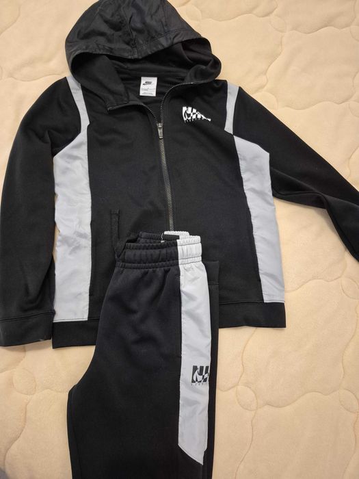 Trening fete Nike, aproape nou, stare ff buna, Coresi, Brasov, 150 lei