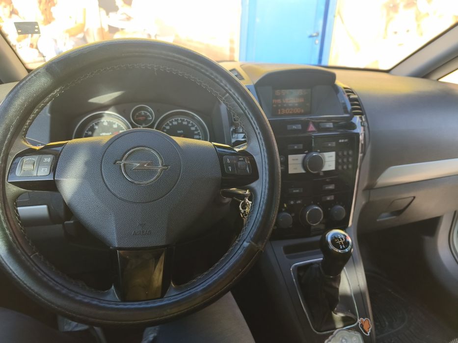 Opel zafira Опел Зафира 1.8 газ бензин.