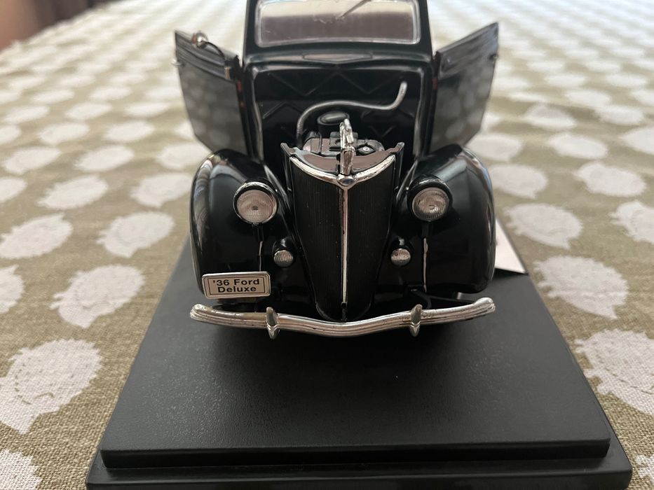 Колекционерска количка Ford Deluxe