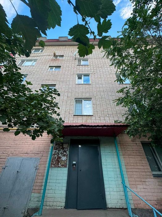 Продам  2х к. квартиру  на 8 мкр