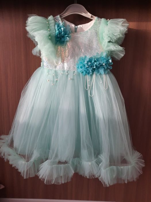 Продам платье для девочки