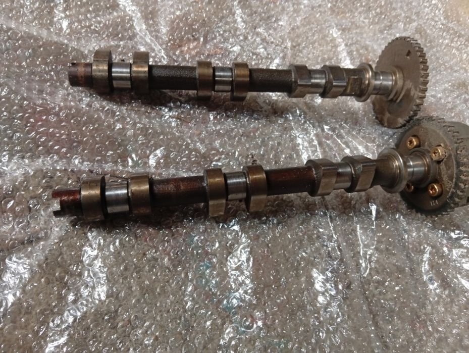 Jaguar 2.5 глави разпределени валове и рейка.