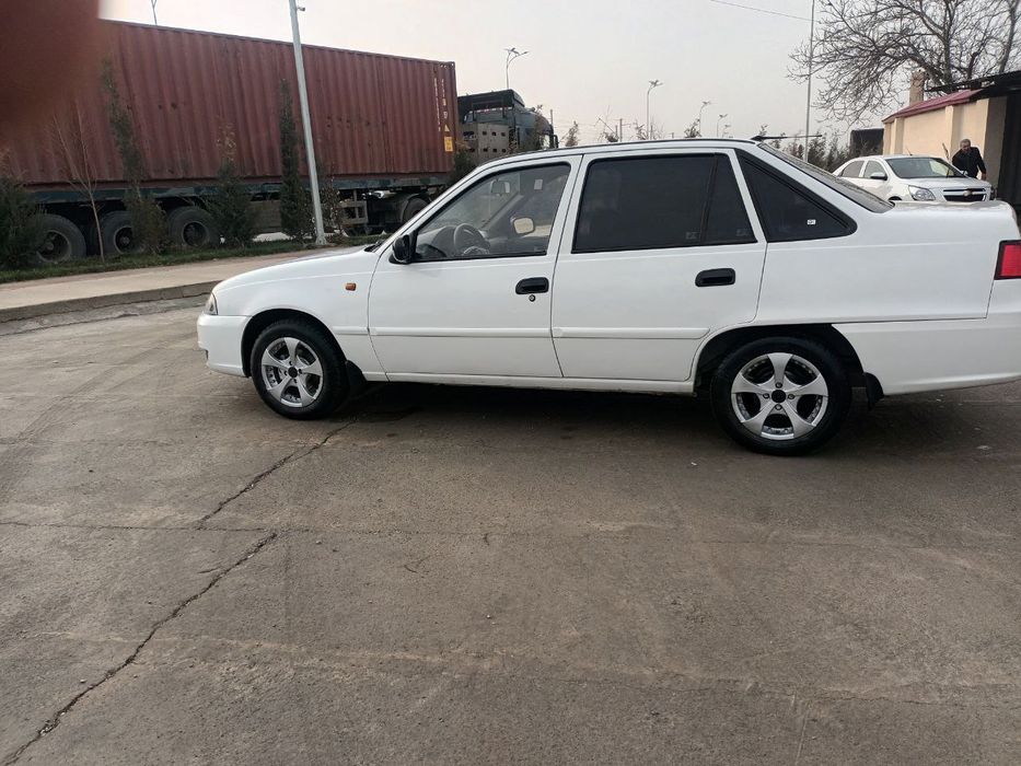 Nexia2 Yili2009 Kamroq petnosi bor xolati yaxshi