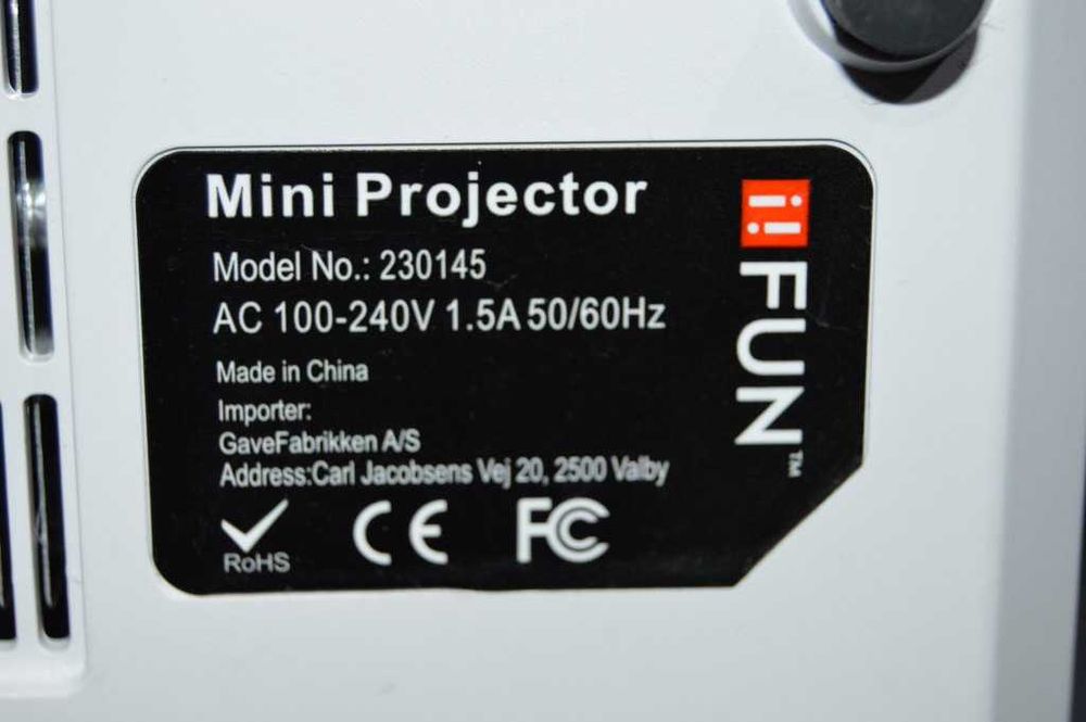 Mini videoproiector LED iiFUN cu BT si wifi