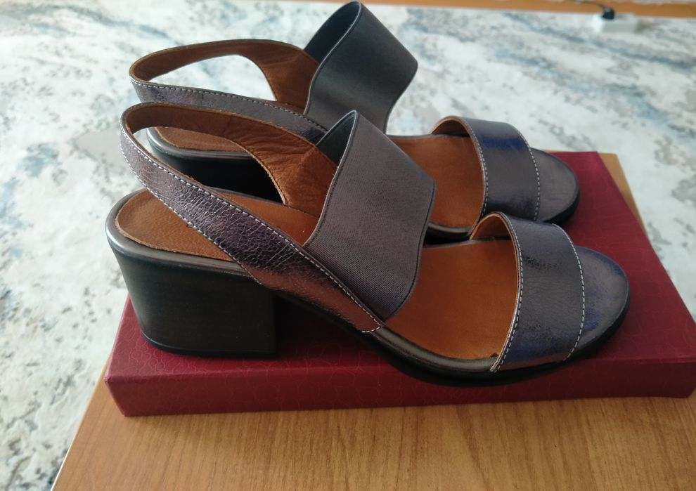 Продам босоножки