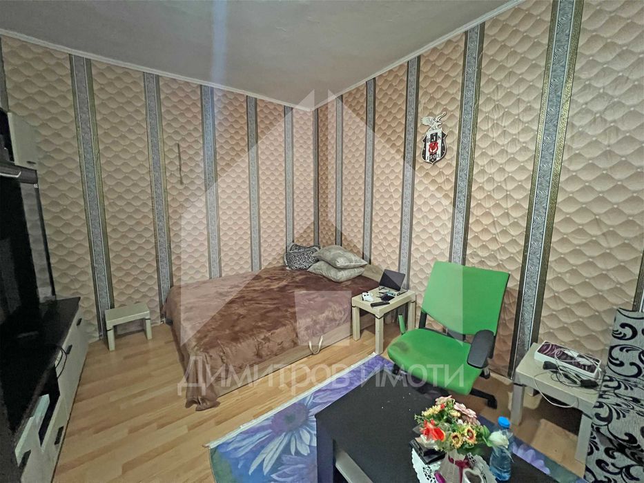 Продава самостоятелна, еднофамилна къща гр. Нови пазар - кв. Нииж.