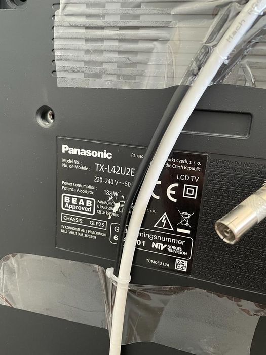 Televizor Panasonic LCD Viera 106 cm