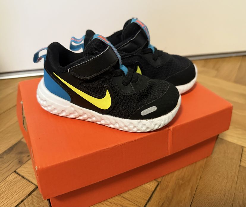 Детски обувки/маратонки Nike Revolution 5, 6 и ботуши D.D. Step