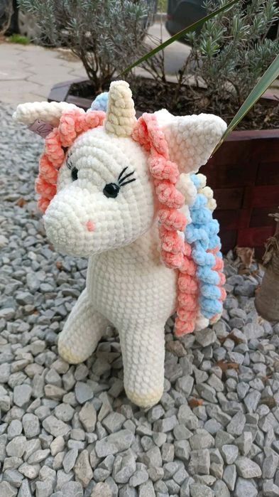 Еднорог ръчно плетен