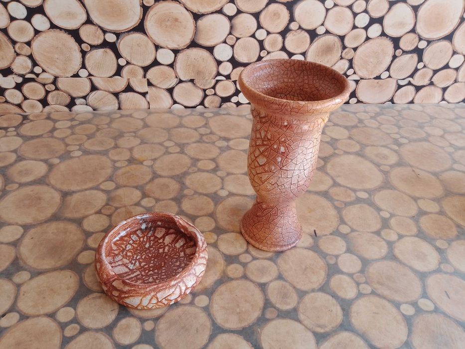 Продавам комплект - ваза и пепелник