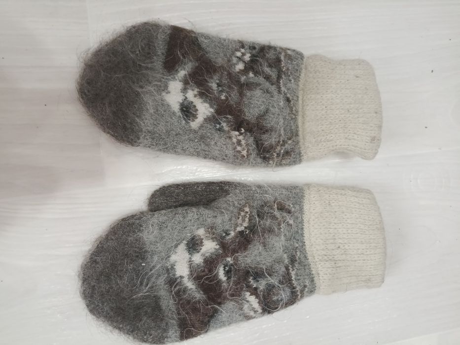 Продам шапки подростковые, рукавички