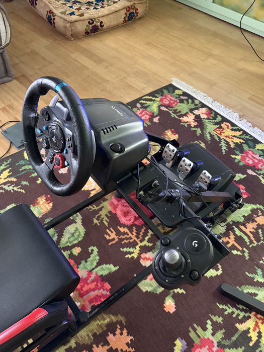 Vand/schimb play seat cu volan, schimbator, pedale si ps4 + jocuri