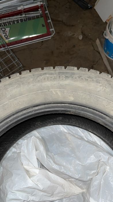 Продам зимние шины 215/60R16