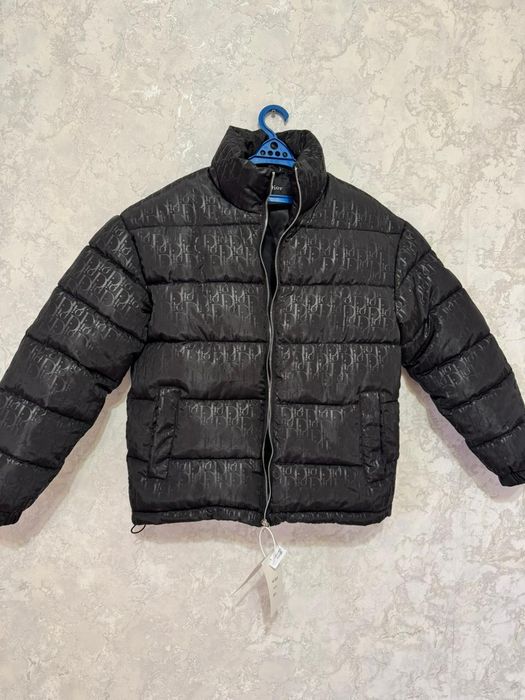 Продаеться куртка диор