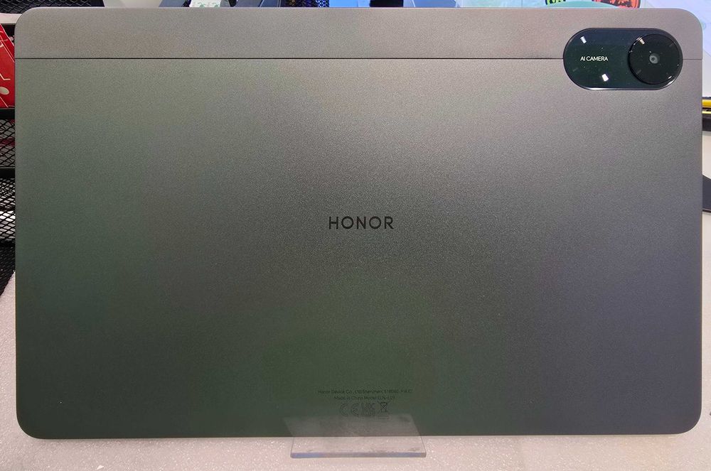 Продава се Honor Pad X9 чисто нов! Пълен комплект с Калъф + Клавиатура.С протектор.
