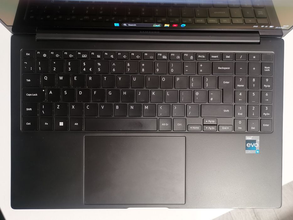 Лаптоп Samsung Galaxy Book Pro  2, 15.6"AMOLED, Intel I5 evo, 512GB NVMe, 8GB ram