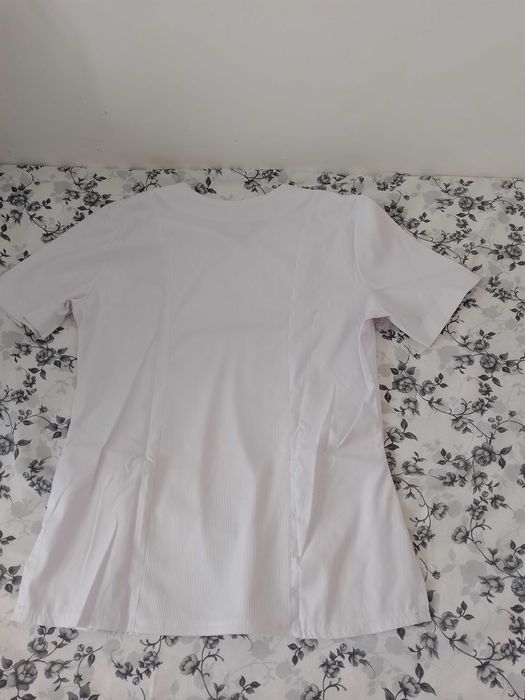 Costum medicaL de dama , firma IBA ,  alb , mărimea L, nou