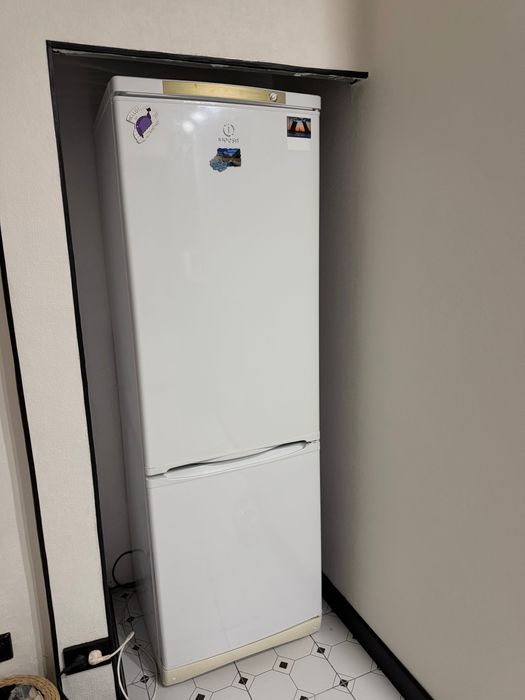 Холодильник Indesit