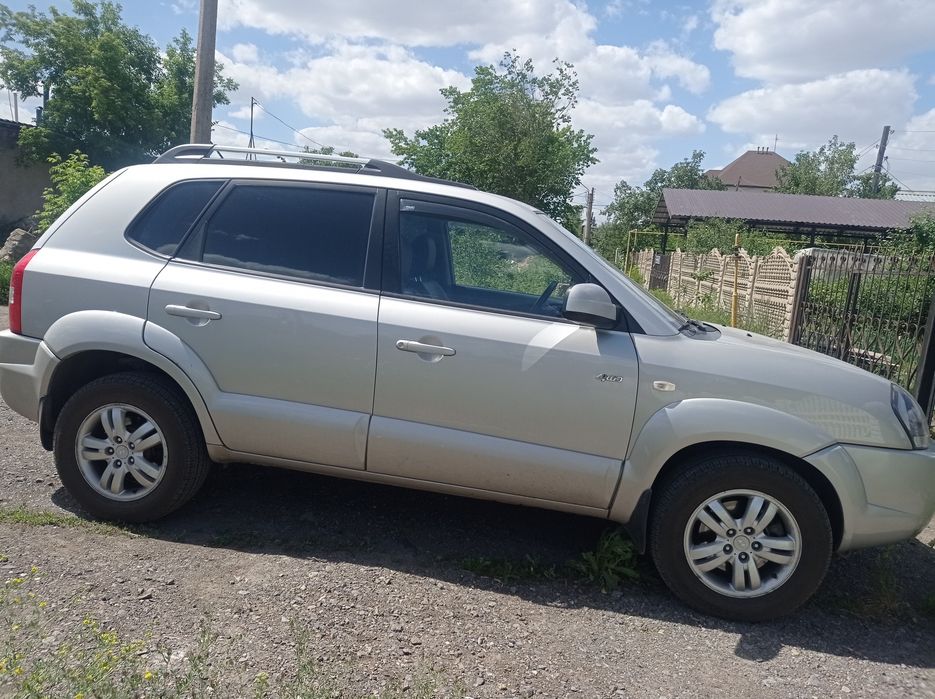 Hyundai Tucson 2008 2.7 л.