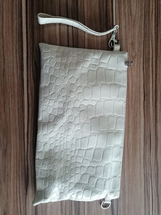 Дамски чанти Mango и Louis Vuitton