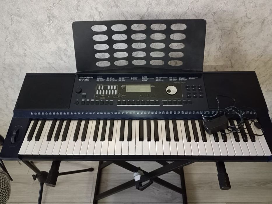 Синтезатор- Roland E-X