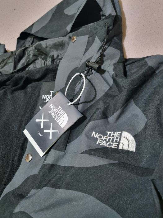 The North Face x KAWS Retro 1986 Mountain Jacket – Limited (Внос)