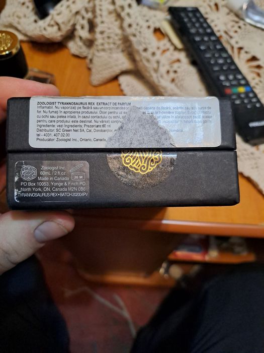 Vând 2 parfumuri afnan elixir si tyrannosaurus rex