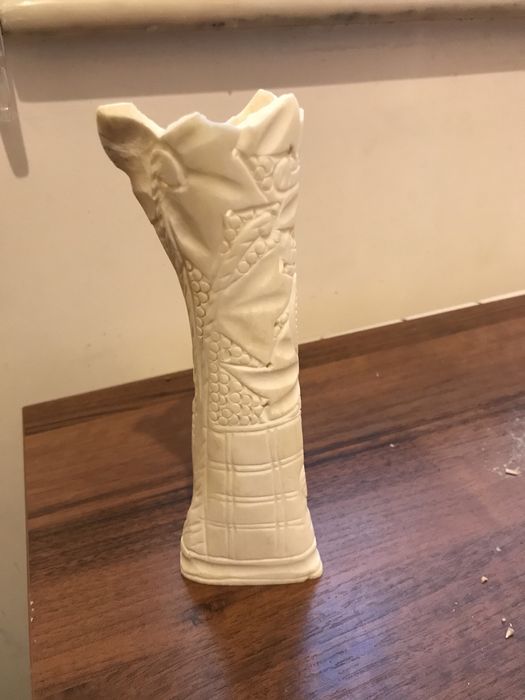 Ваза продается из кости.