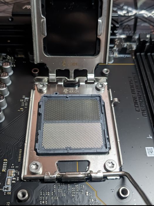 MSI MAG X670 E TOMAHAWK Wifi на am5