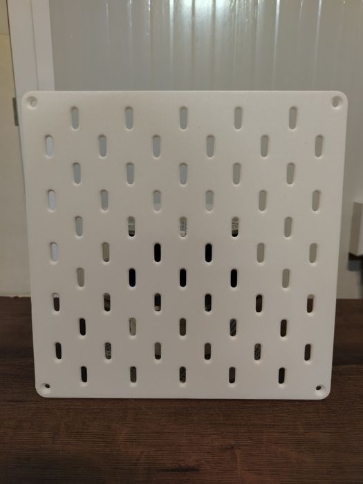 Перфориран модулен панел тип (SKADIS) – бял или черен   (мат)