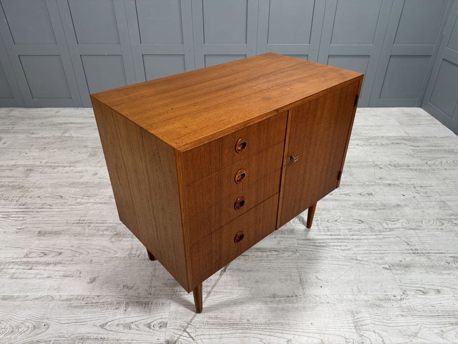 Шкаф - скрин от 60-те К093