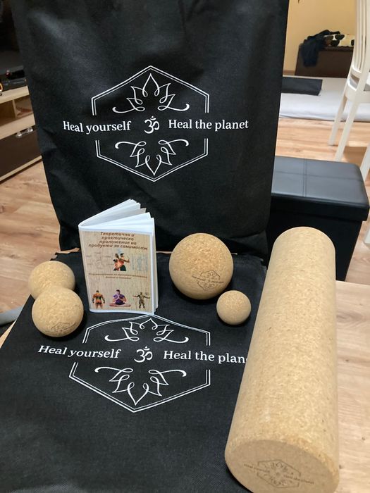 Комплект за самомасаж от корк с наръчник / книга