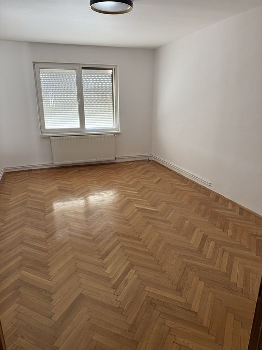 Vând apartament cu 3 camere