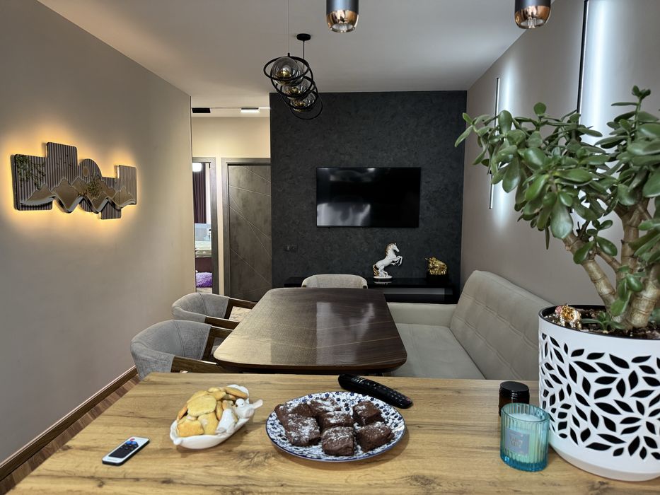 Продаётся 5 ти комнатная квартира в городе Зарафшан