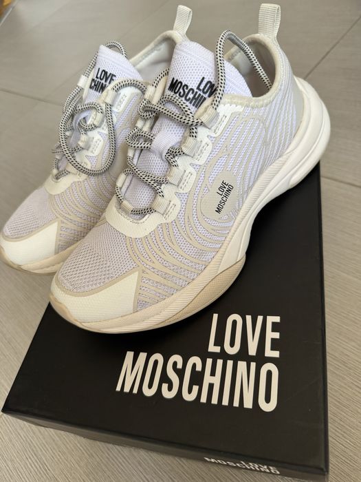 Сникърси Love Moschino