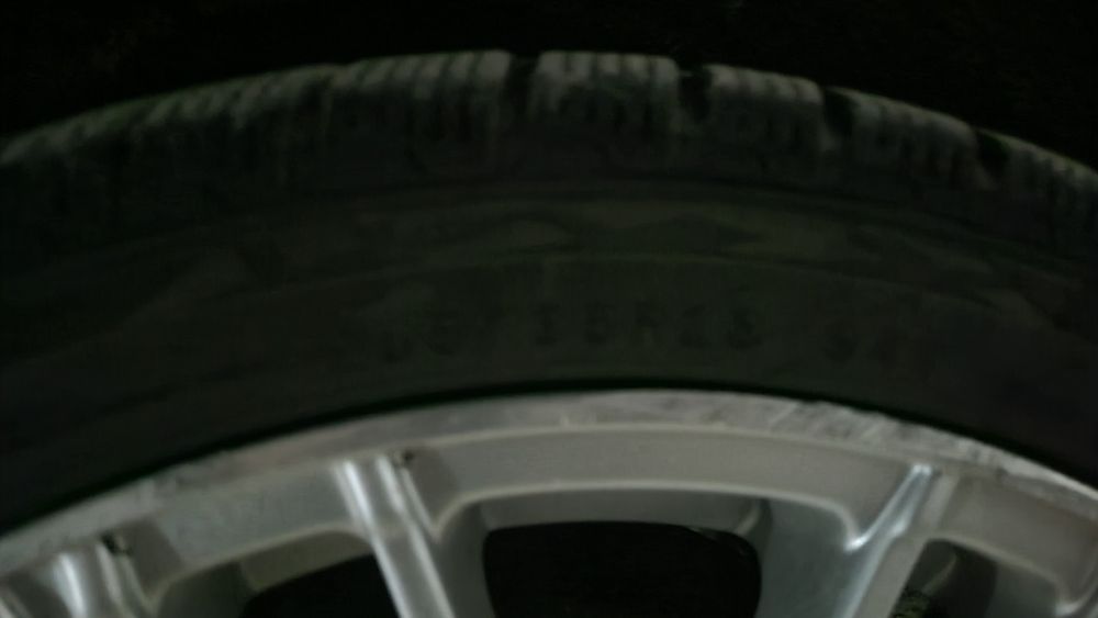 Диск с зимними шинами на мерседес,