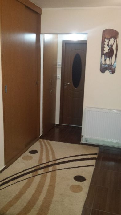Proprietar vind apartament 2 camere Mioveni