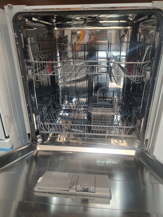 Bauknecht  съдомиялна машина за вграждане 60см