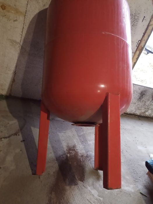 Продам расширительный бак на 100л