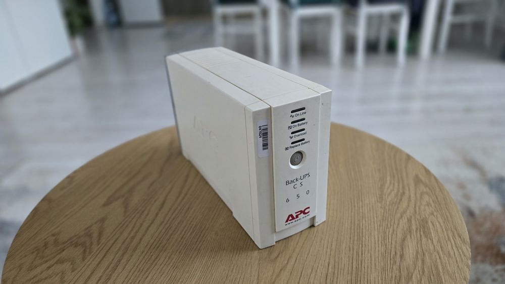 UPS APC pentru PC/NAS/Centrala 650W