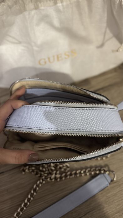 Малка кокетна чанта Guess