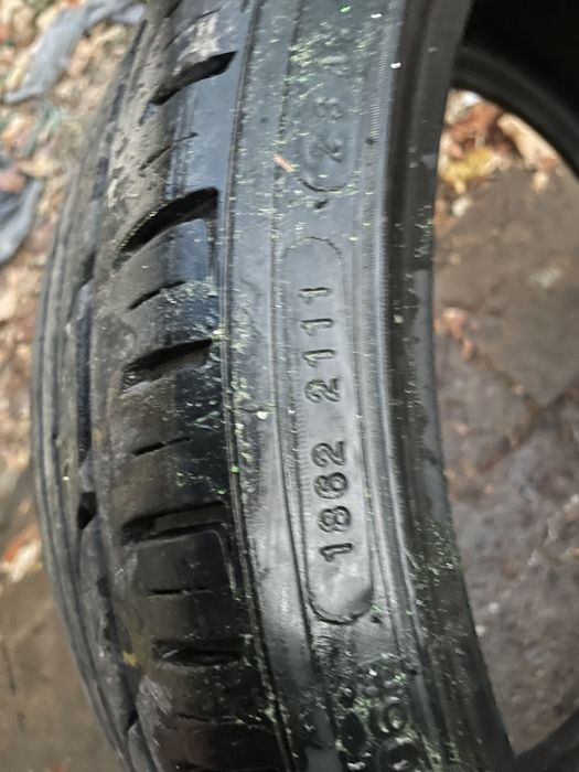 1бр гума оригинална на БМВ гумата е резервна и затова е една 19 - ка е